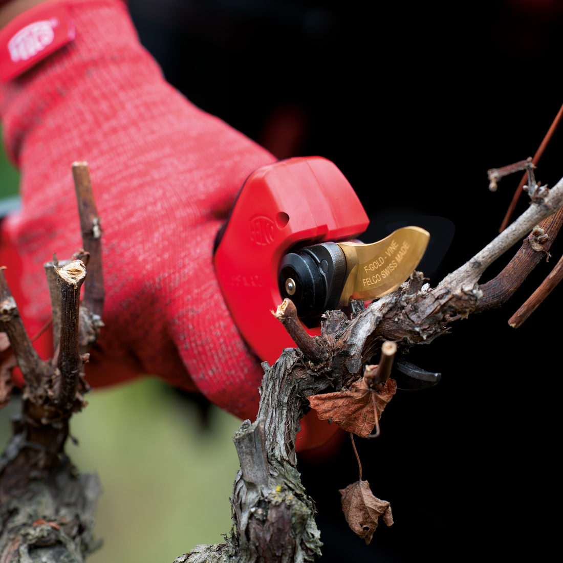 Felco 834V Electric Pruning Shear with CUT SHIELD - Advanced anti-cutting system