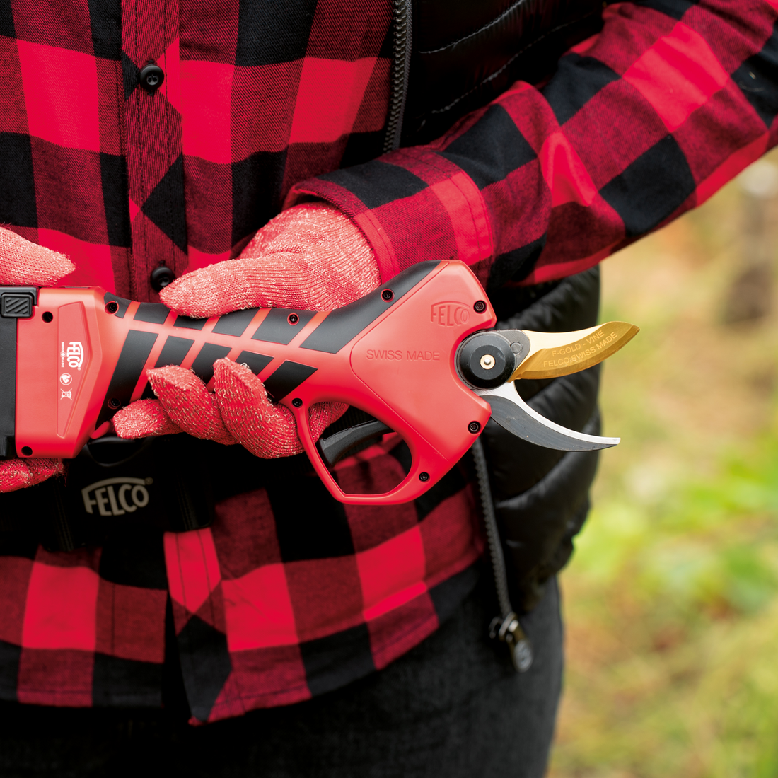 Felco 834V Electric Pruning Shear with CUT SHIELD - Advanced anti-cutting system